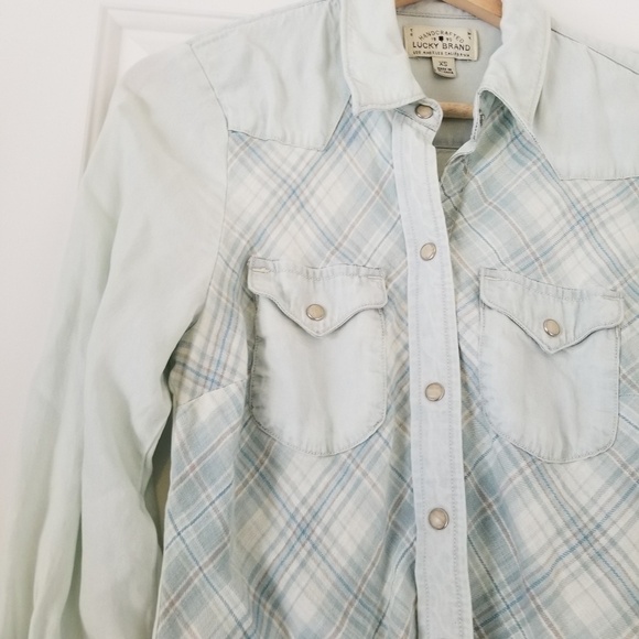 Lucky Brand Washed Blue Plaid Button Down Size XS - Picture 3 of 6